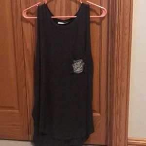 Gray tank top with pocket design